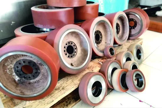 Polyurethane-coated wheels for forklifts and pallet trucks